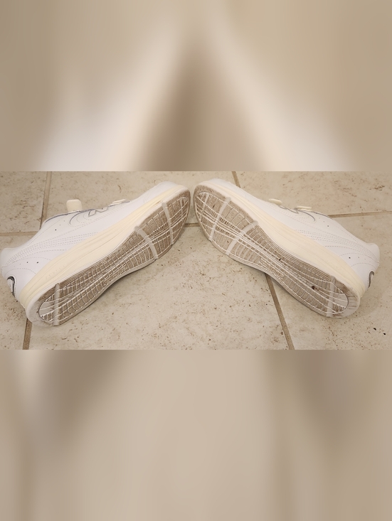 Size 10.5 New Balance 577 White Walking Shoe Strap main image 8